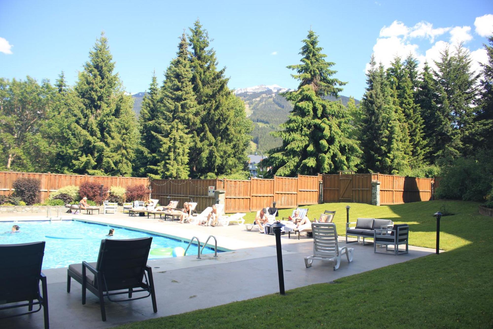 Spring Summer Special Cascade Lodge Suite Wifi 2 Hot Tubs Pool Gym Sauna Ski & Bike Storage Room Whistler Exterior photo